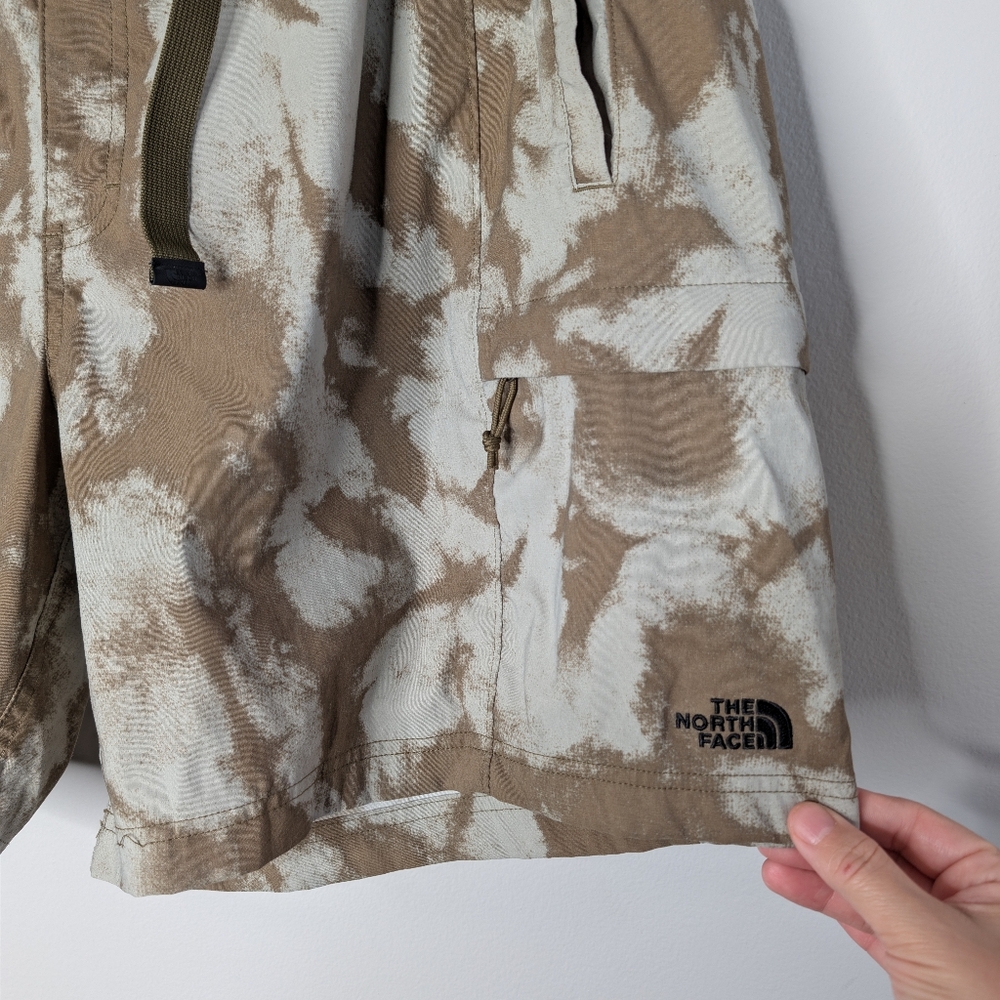 The North Face Men's Belted Nylon Cargo Shorts - Picture 4 of 7